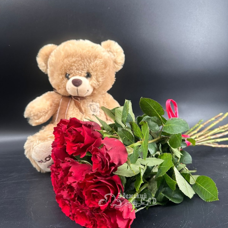 мишка с букетом роз