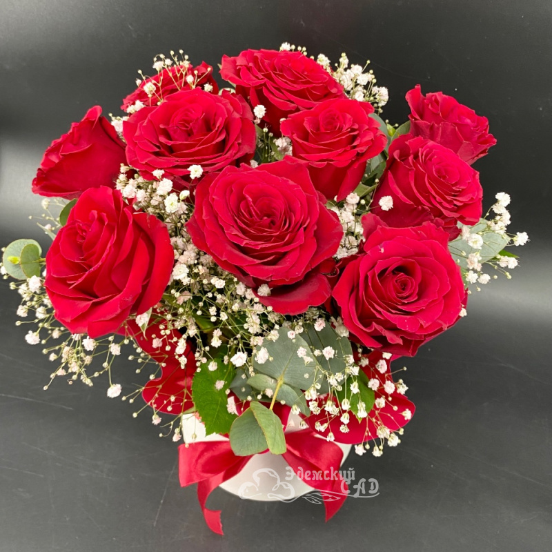 Розы в шляпной коробке