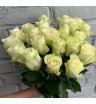 17 Белых  не крупных роз «Нежность» 1